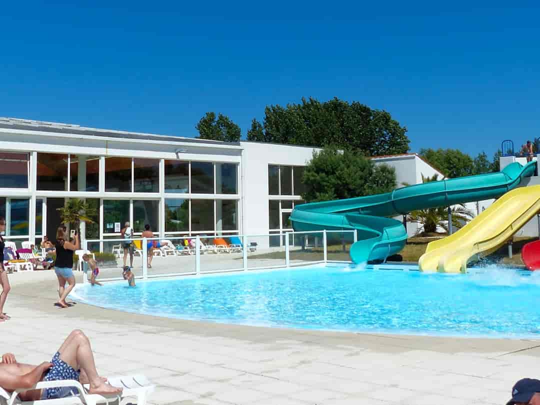 Camping Les Amiaux: Waterslides