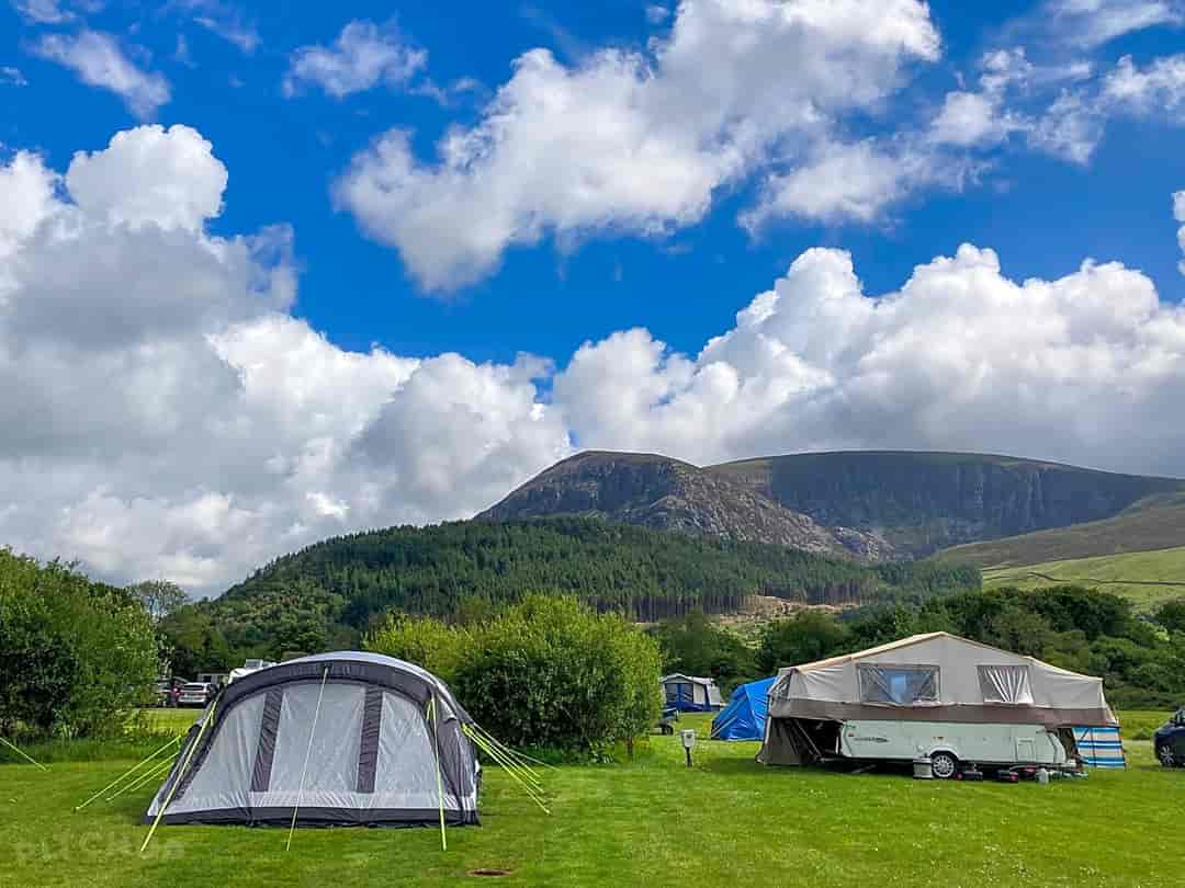 Bryn Gloch Caravan and Camping Park: Pitches with a fantastic view (photo added by manager on 19/07/2022)