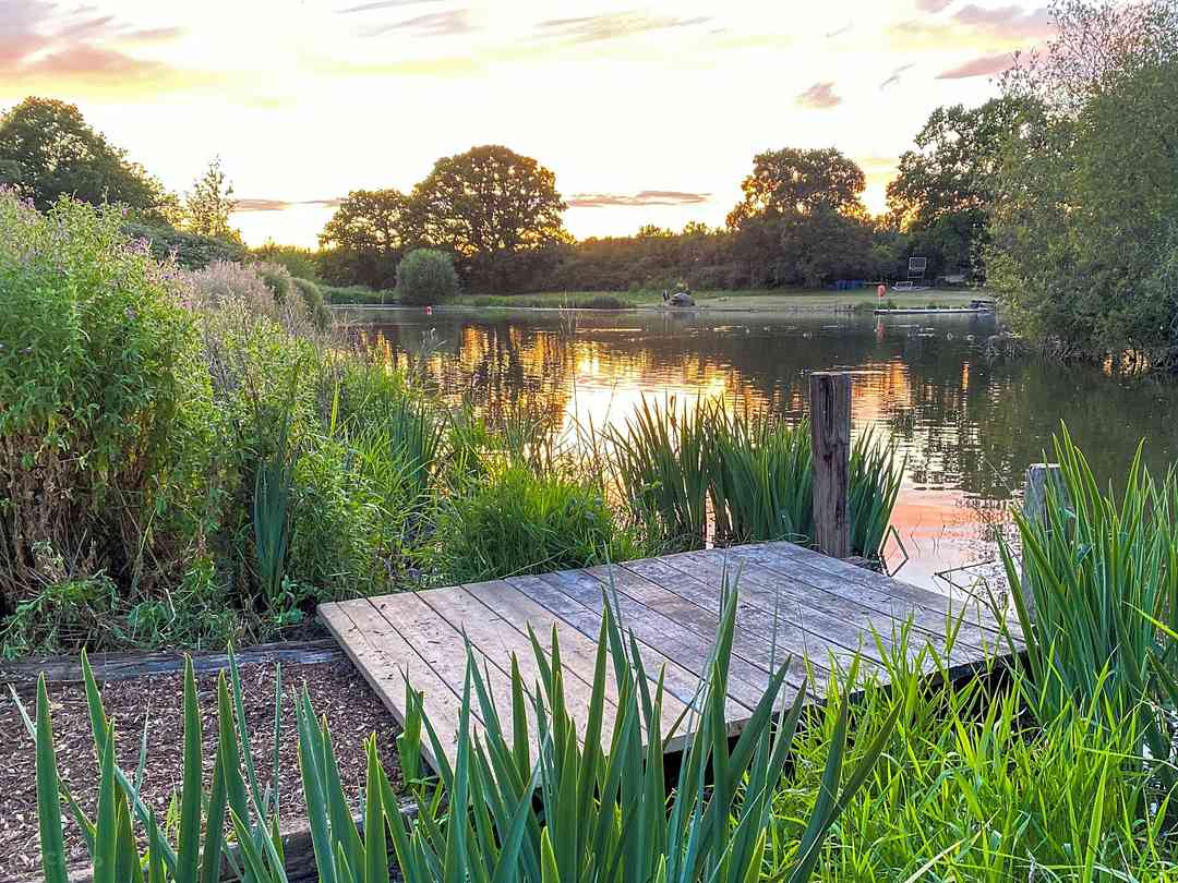 Marwell Resort: Sunset at the lake