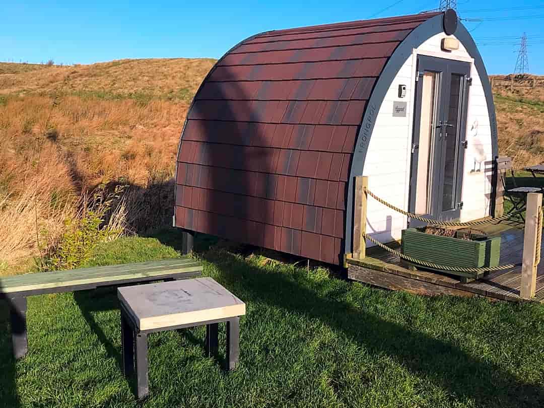 Rossendale Holiday Cottages: Cygnet Hut. Compact, but pleasant.