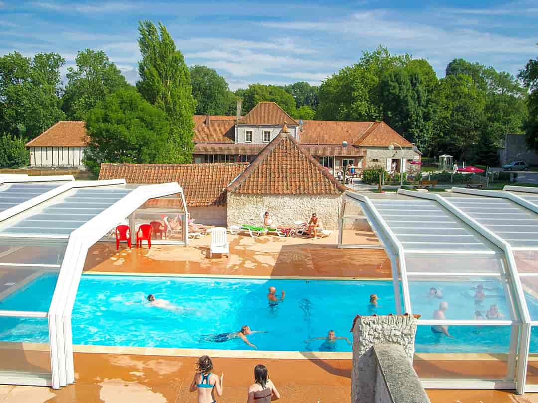 Château de la Bien-Assise: Swimming pool