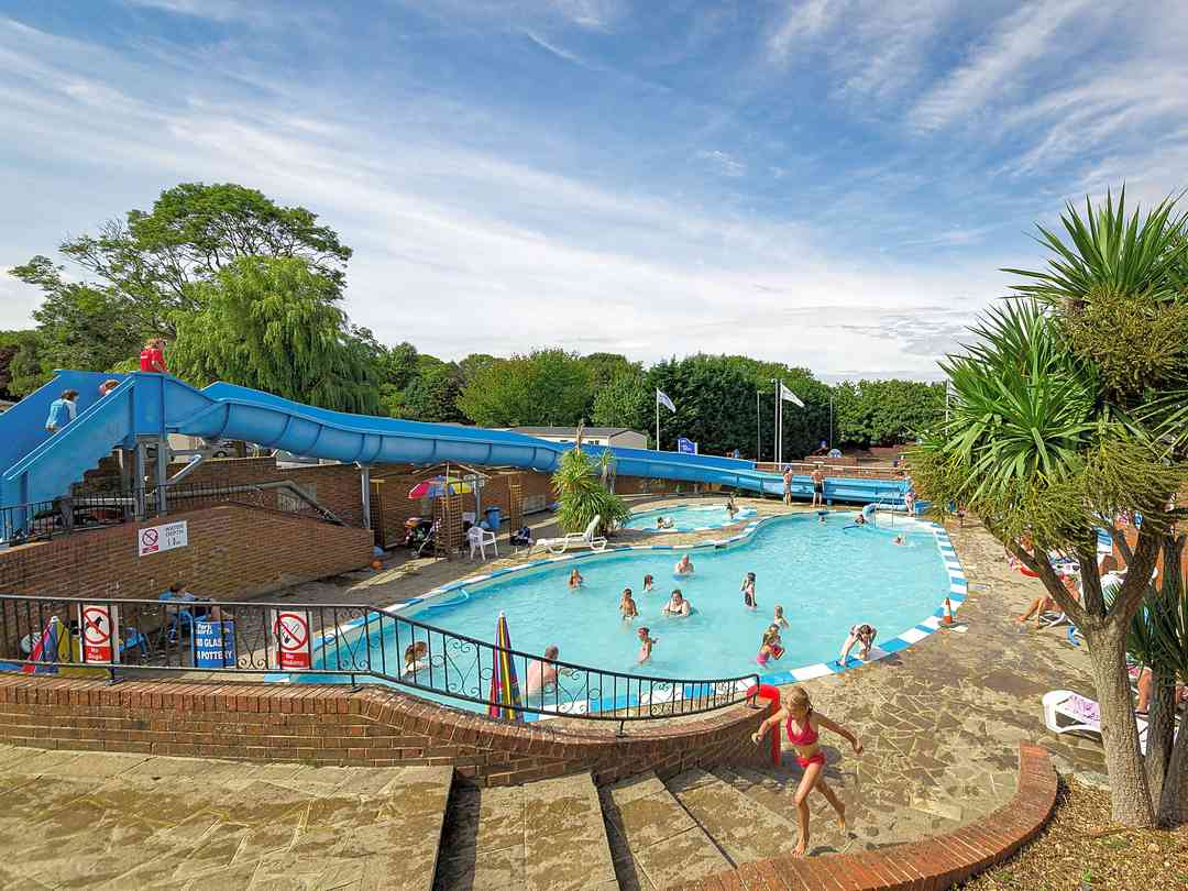 Lower Hyde Holiday Park: Swimming Pool at Lower Hyde Holiday Park