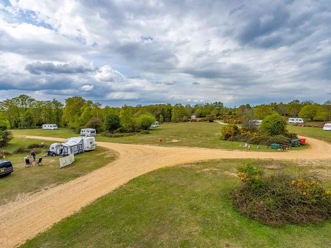 Ocknell Caravan and Camping Site: Path to the pitches