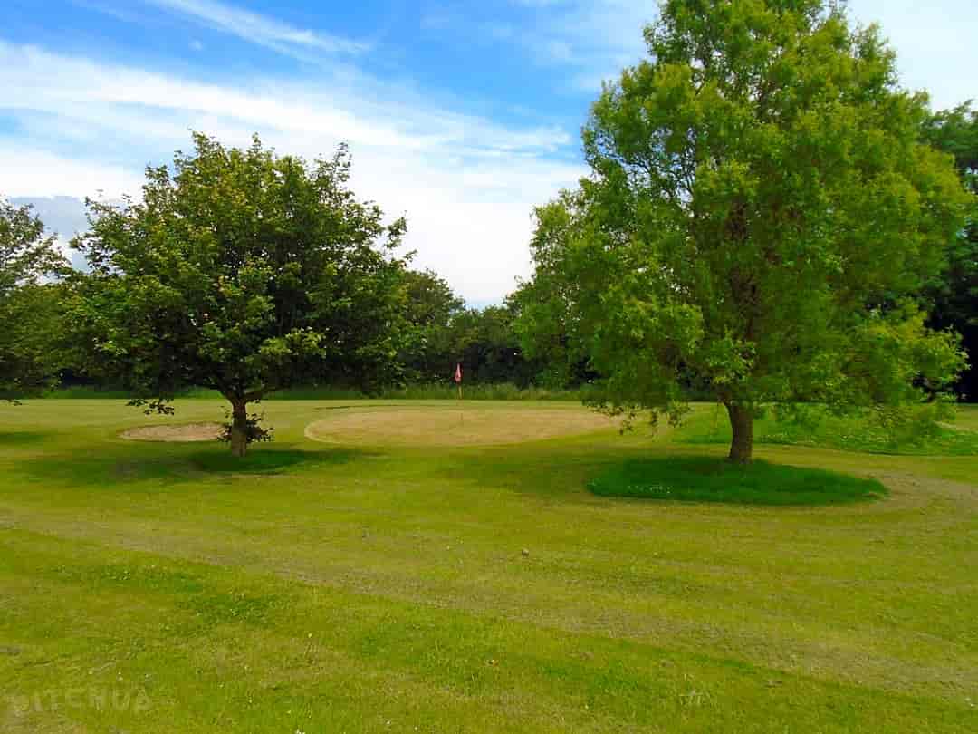 Thorn Campsite: Nine-hole golf course on site