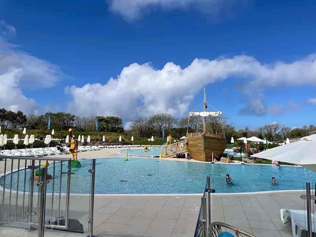 Monkey Tree Holiday Park: Pool area (photo added by  on 19/04/2022)