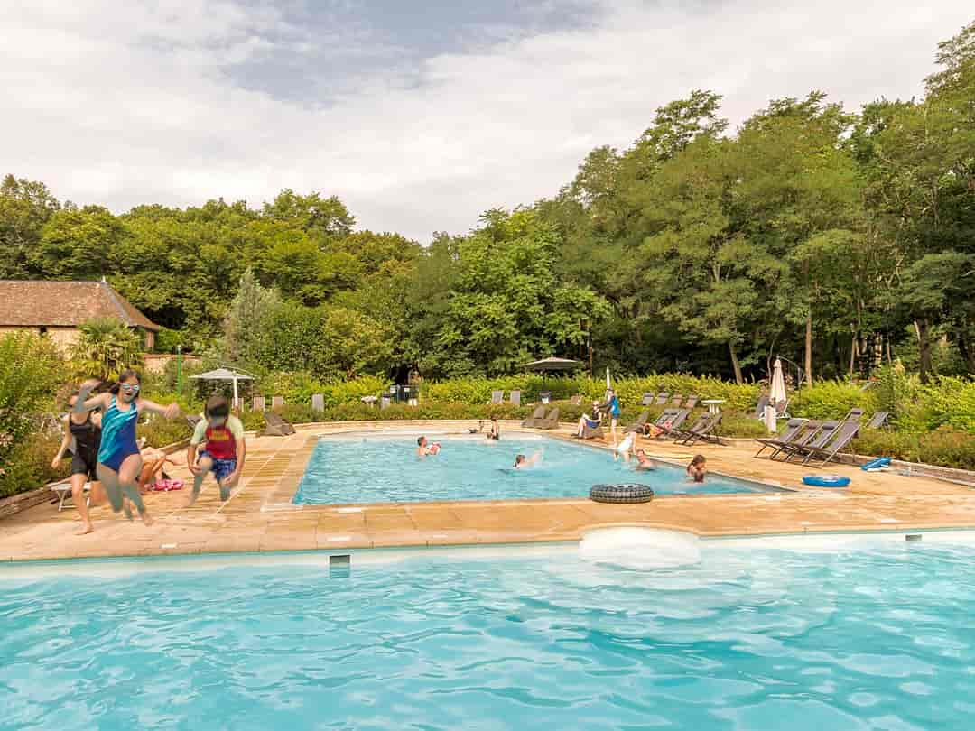 Camping Le Château de Chanteloup: Swimming pool
