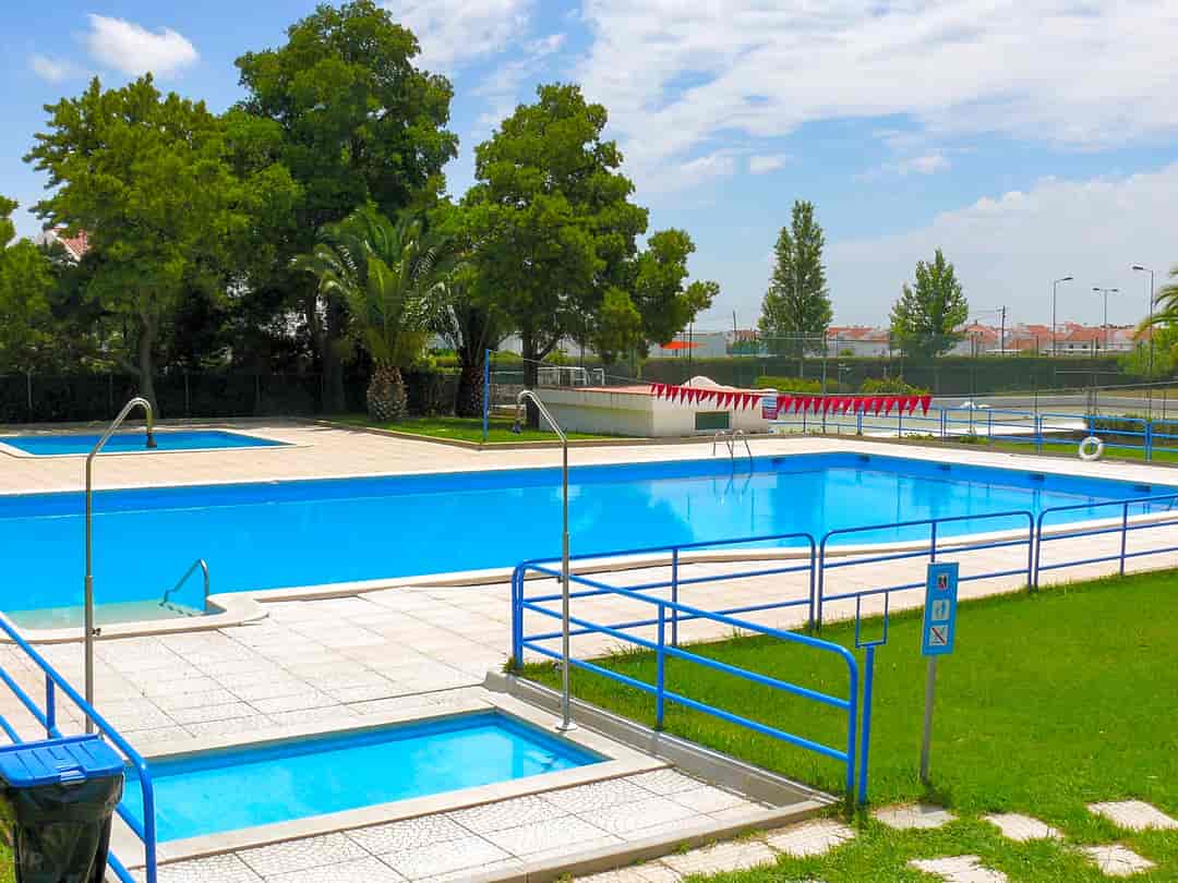 Parque Orbitur Évora: Pool with paddling pool