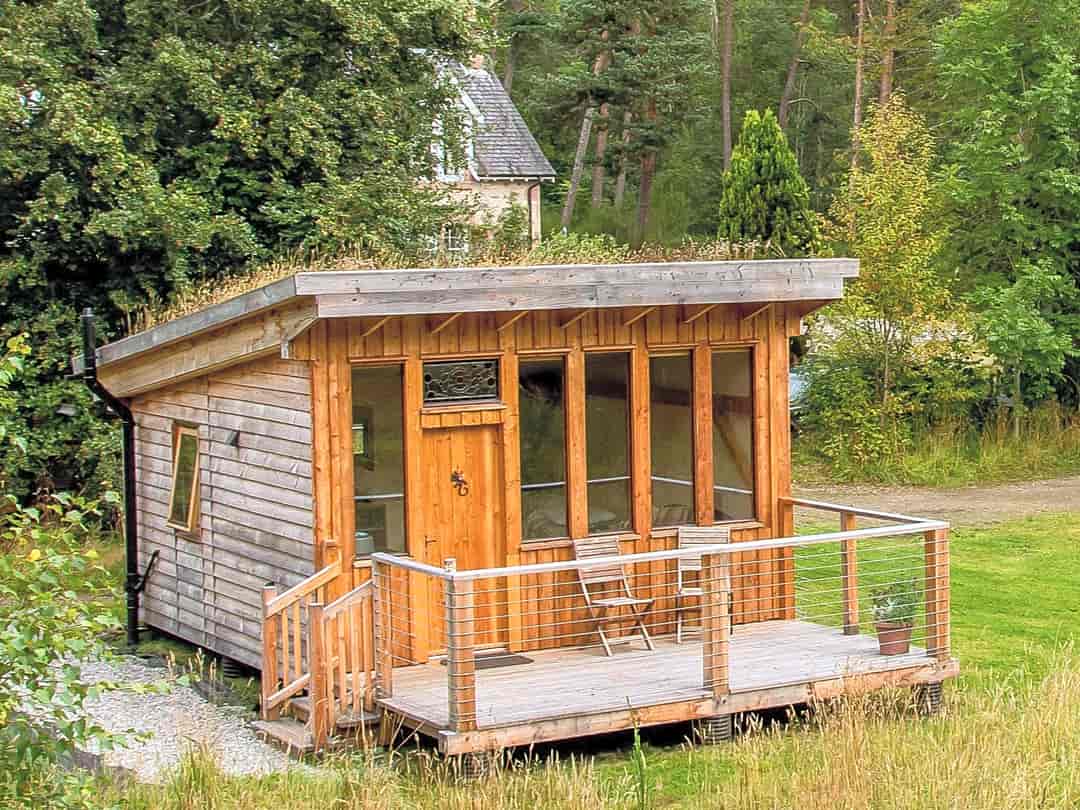 Caledonian Glamping: Hut made from local woods