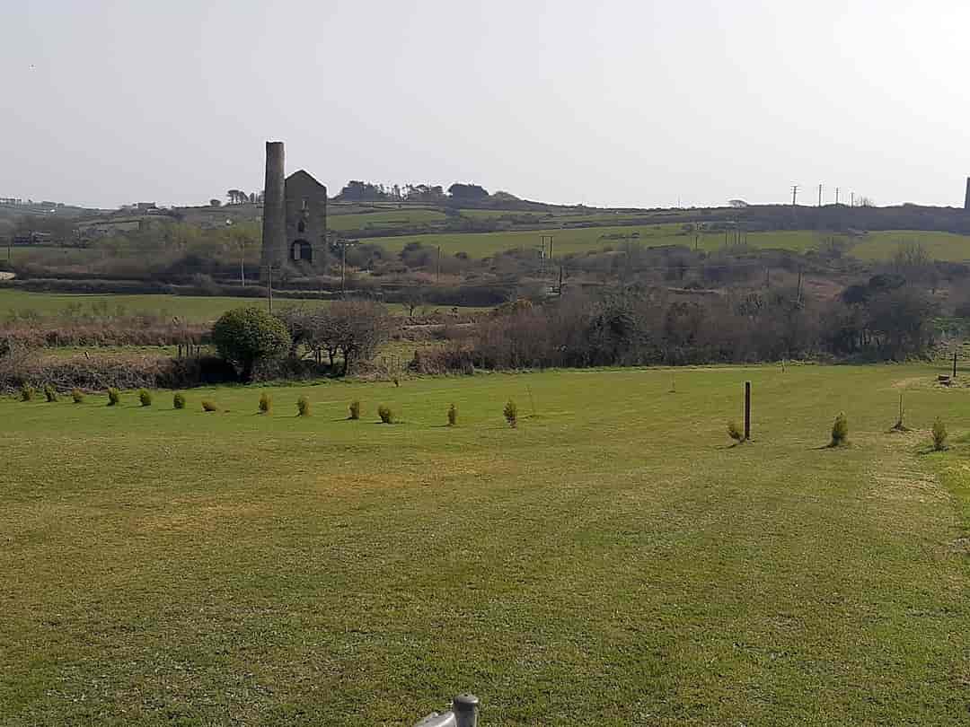 Pioneer Billys: Non-electric camping field with views of an old tin mine