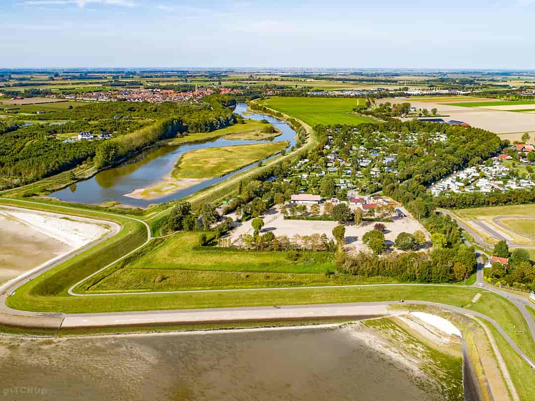 Vakantiepark De Zeeuwse Parel: Aerial view of site