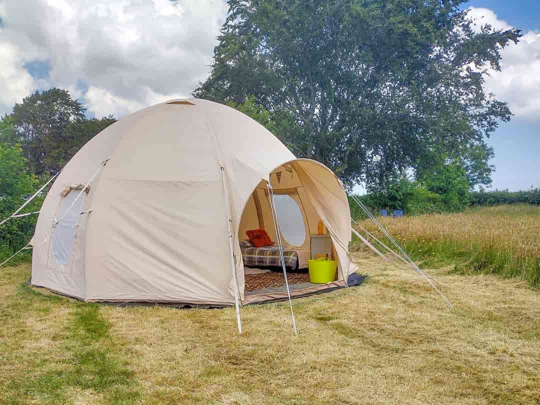 Hill View Hideaway: Bell tent on site