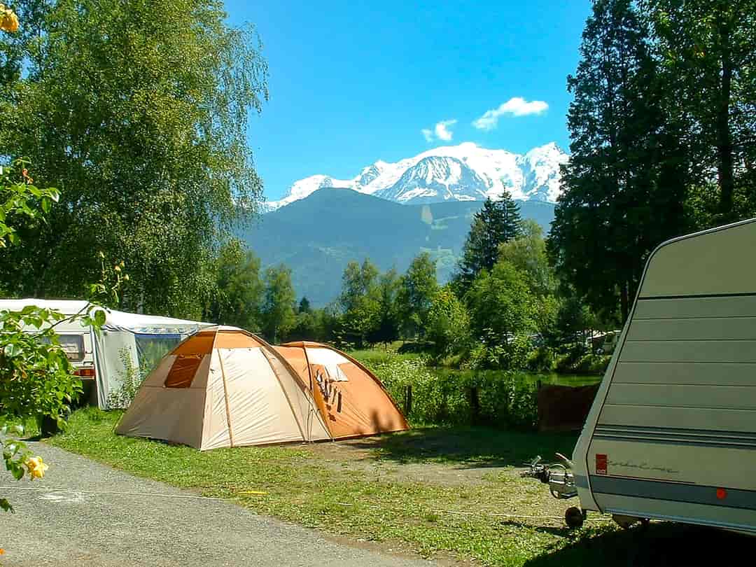 Camping Mont Blanc Plage: Pitches with mountain view (photo added by manager on 30/08/2022)