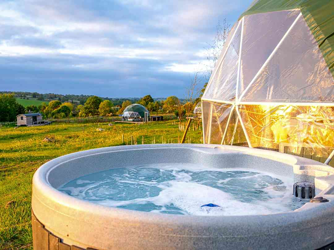 Windmill Retreats: Hot tub (photo added by manager on 11/17/2025)