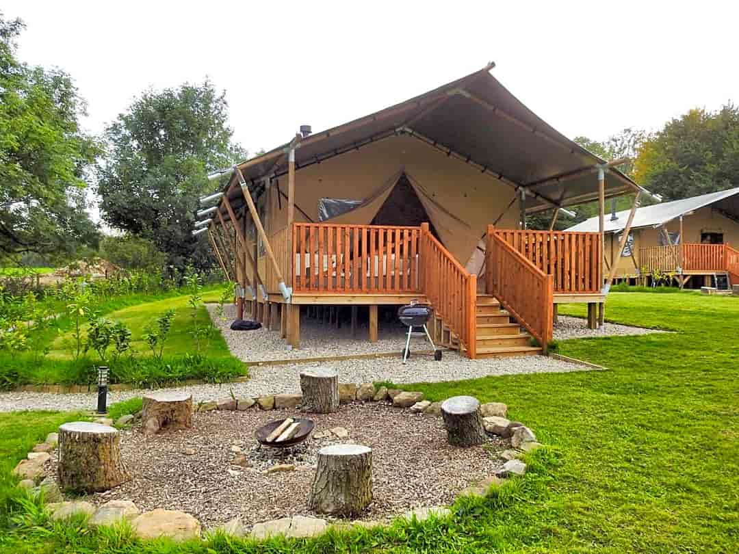 Little North Field Glamping: Safari tent exterior