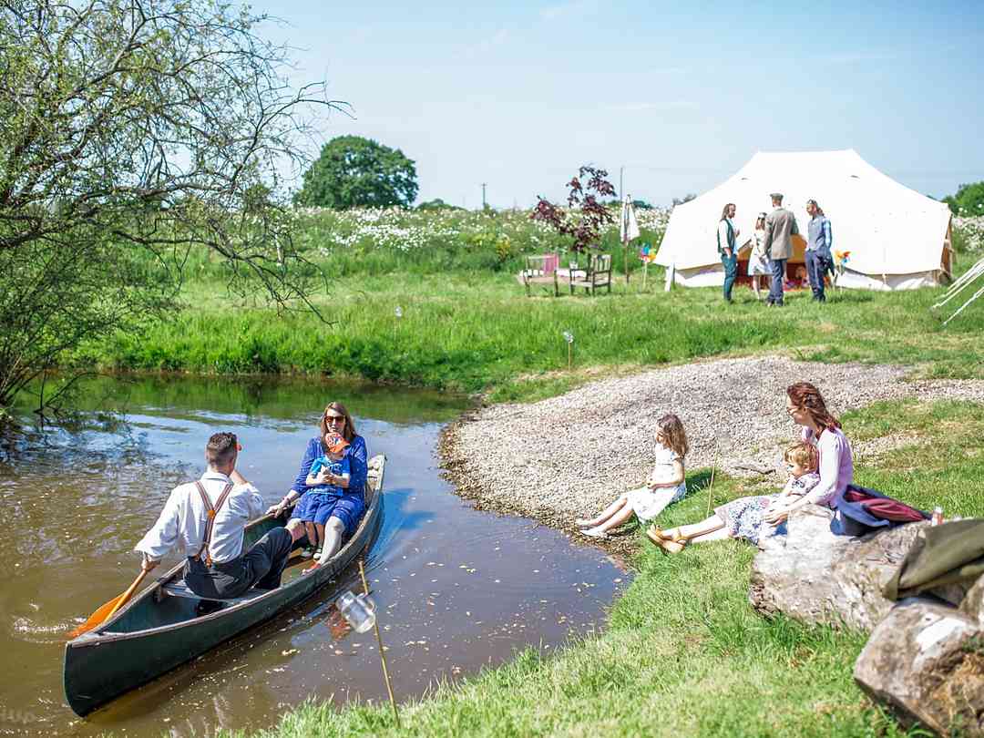 Kings Acre Glamping (fotografie přidána správcem na 27.01.2017) Kings Acre Glamping (fotografie přidána správcem na 27.01.2017)