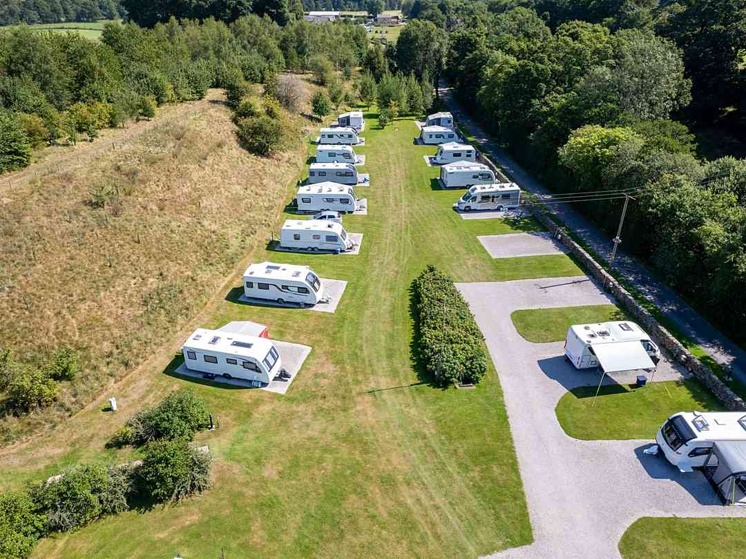 Heathfield Caravan Park: touring field
