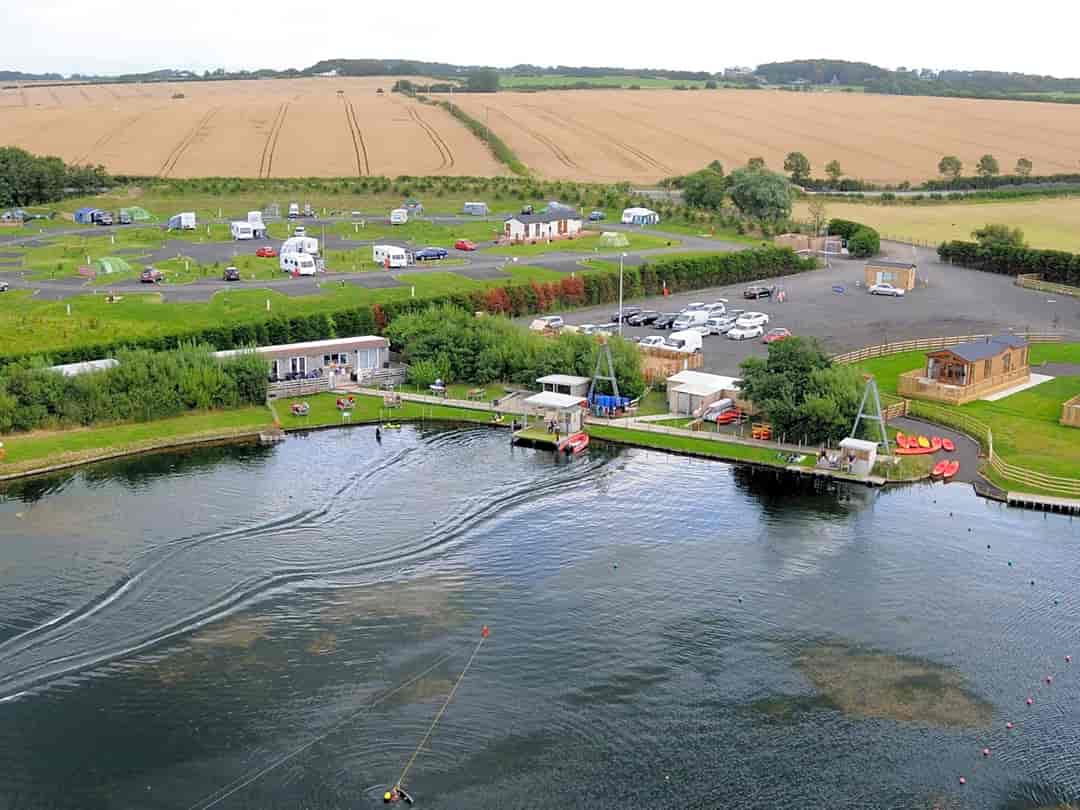 Ream Hills Caravan Park: Aerial view of the site and Ream Hills lake