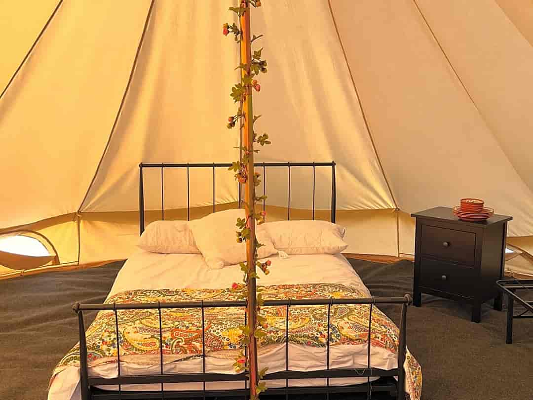 Strawberry Fields Glamping: Double bed (photo added by manager on 23/07/2022)