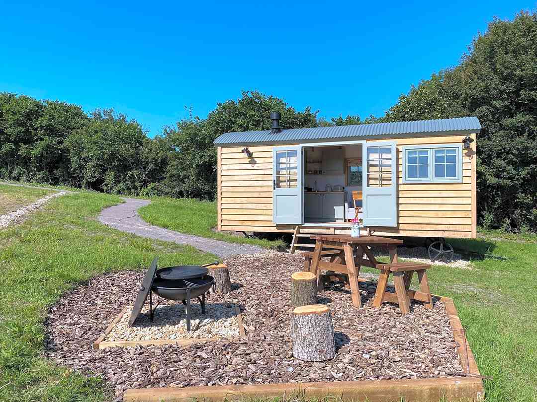Foot of the Downs: Outside of the hut (photo added by manager on 26/07/2021)