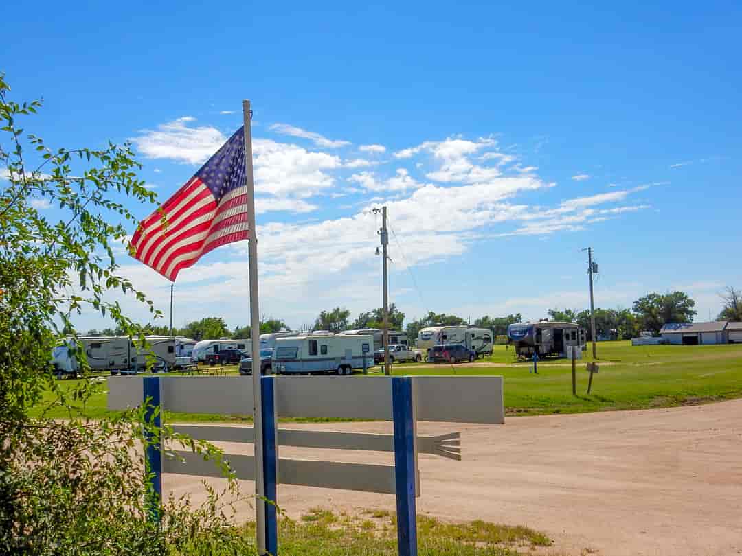 Riverside RV Park: Pitches on site