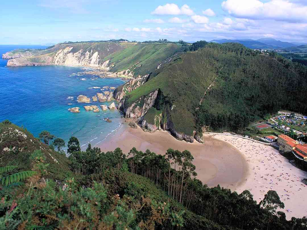 Camping Las Hortensias: Beach next to the site (photo added by manager on 12/22/2016)