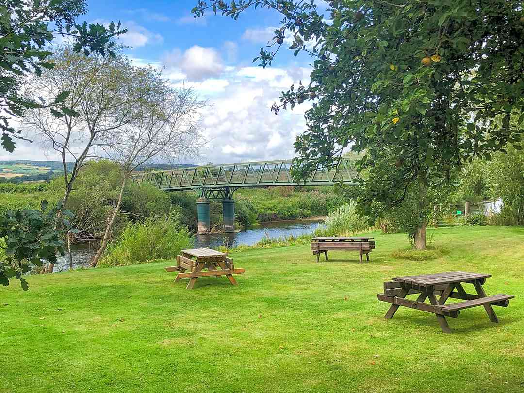 Huntsham Bridge Camping: Picnic beside the river