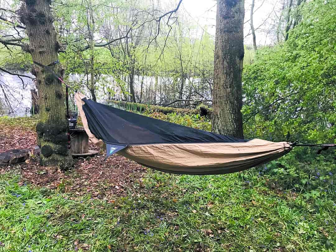 Croisdale Carr: Hammock with built-in mosquito net