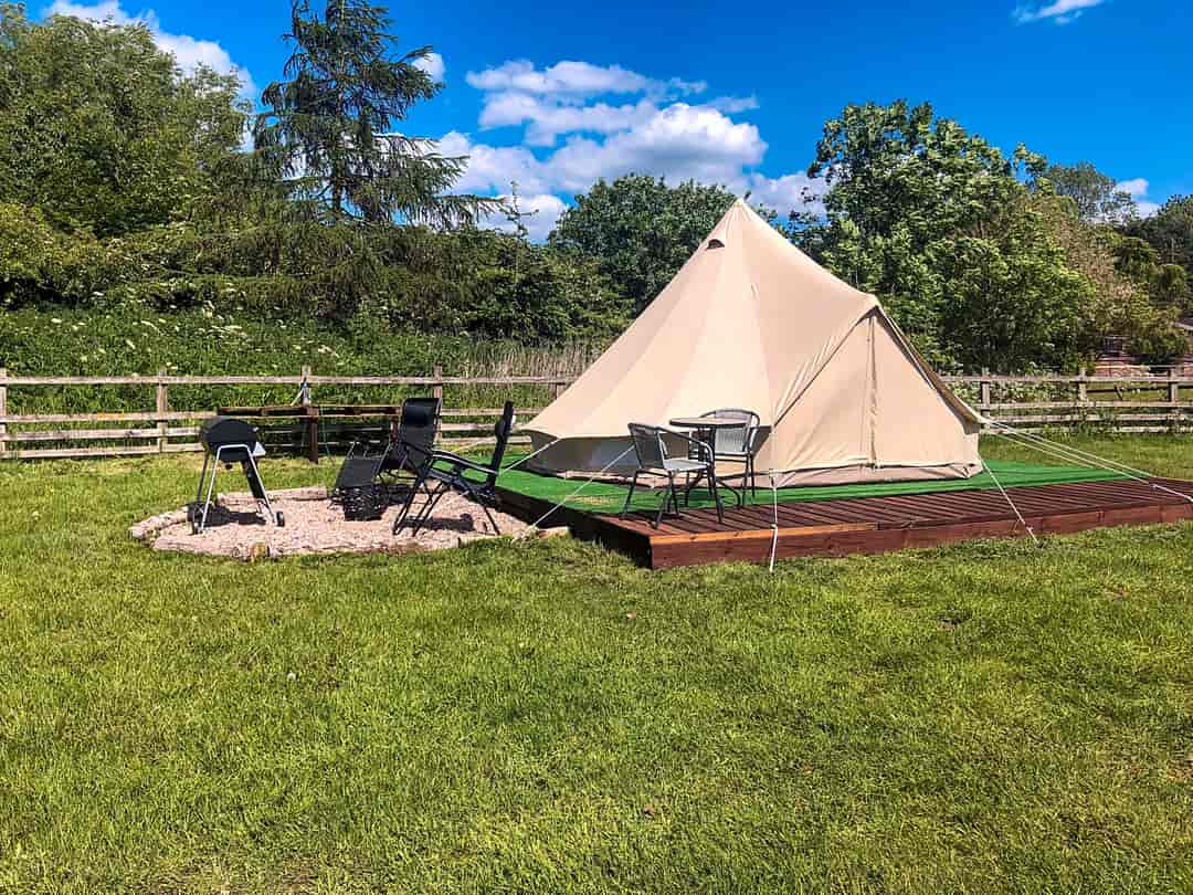 North Gulham Glamping: Tulip bell tent
