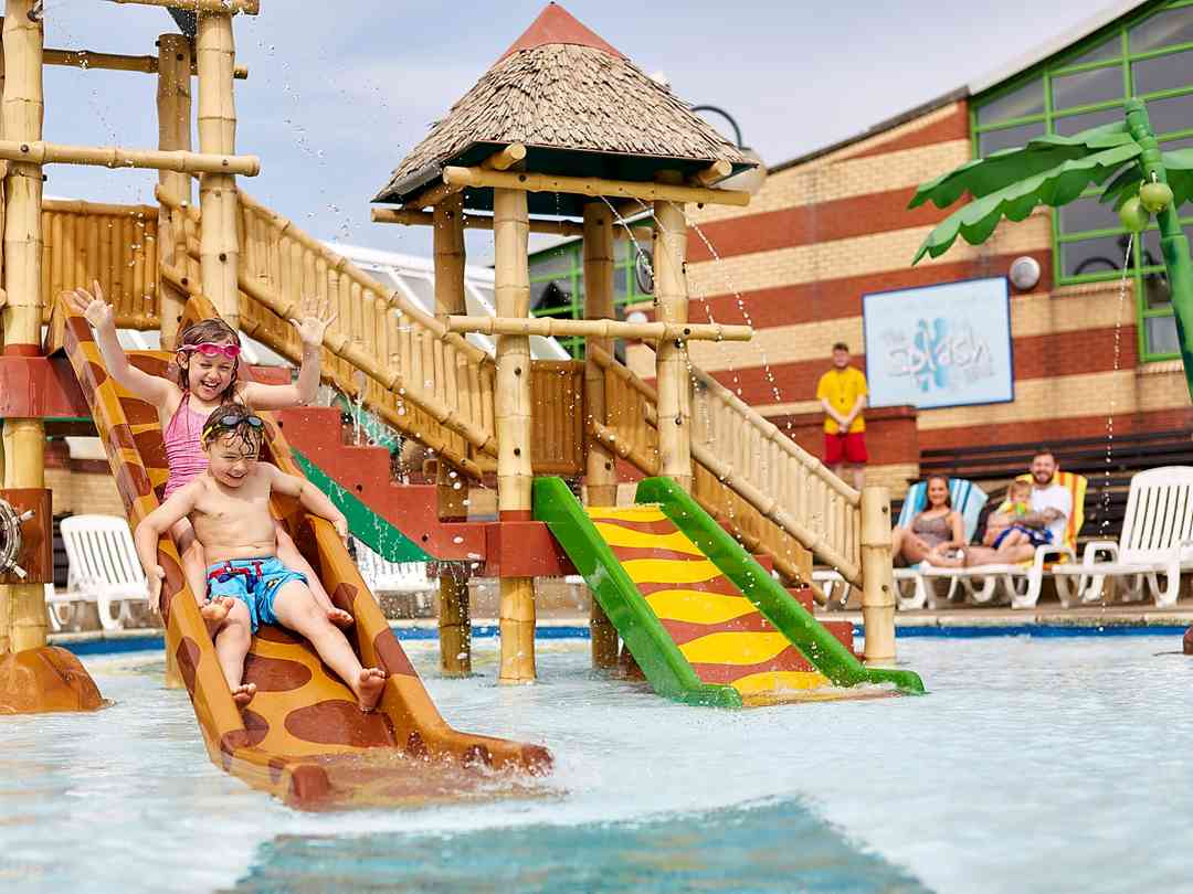 Vauxhall Holiday Park: Outdoor Pool (photo added by manager on 13/03/2023)