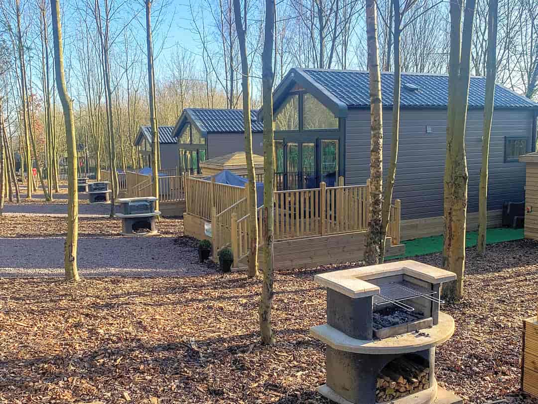 Riddings Wood Holiday Park: Exterior of the premium lodges