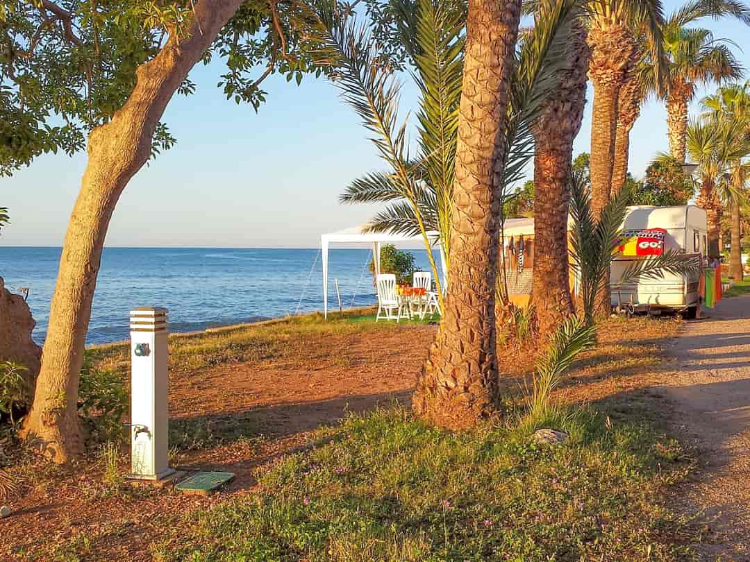 Camping Alfacs: Pitches by the sea