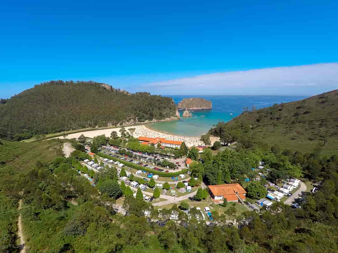 Camping Las Hortensias: Aerial view of the site and beach