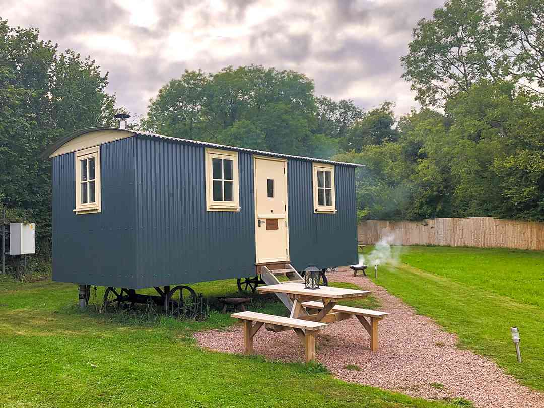 Secret Escape to the Forest: Exterior