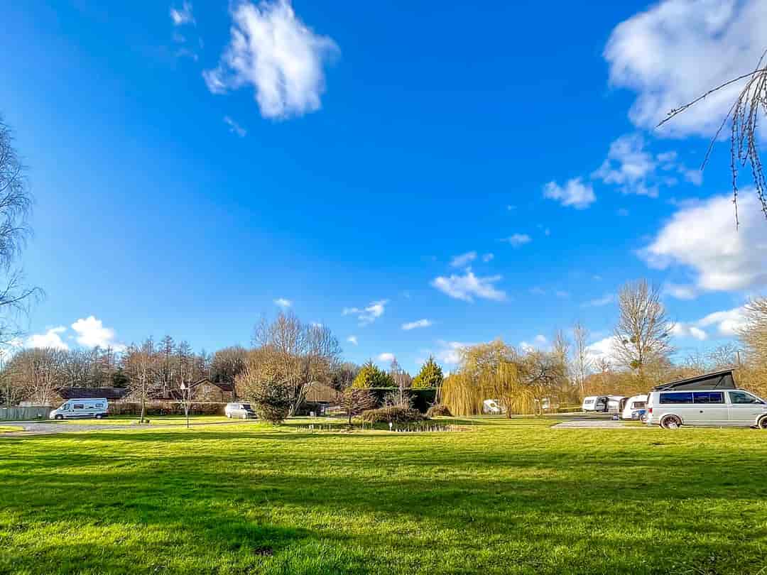 Haywood Farm Caravan and Camping Park: Meadow brook field showing non-electric grass pitches for tents as well as hardstanding pitches.