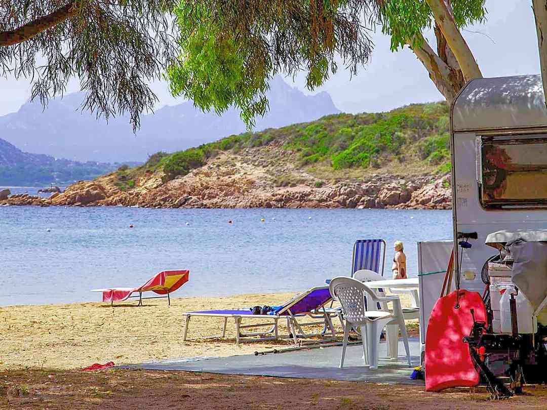 Centro Vacanze Isuledda: Pitch next to the beach
