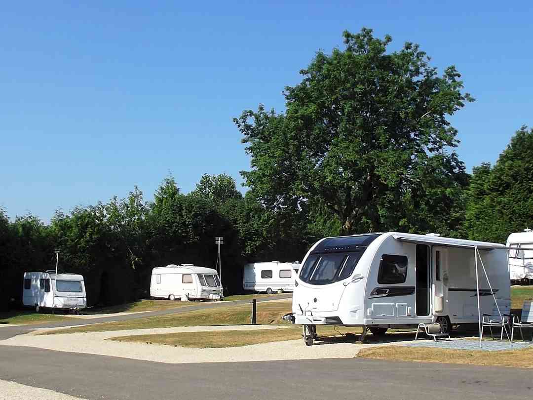 Mayfield Park: Spacious pitches