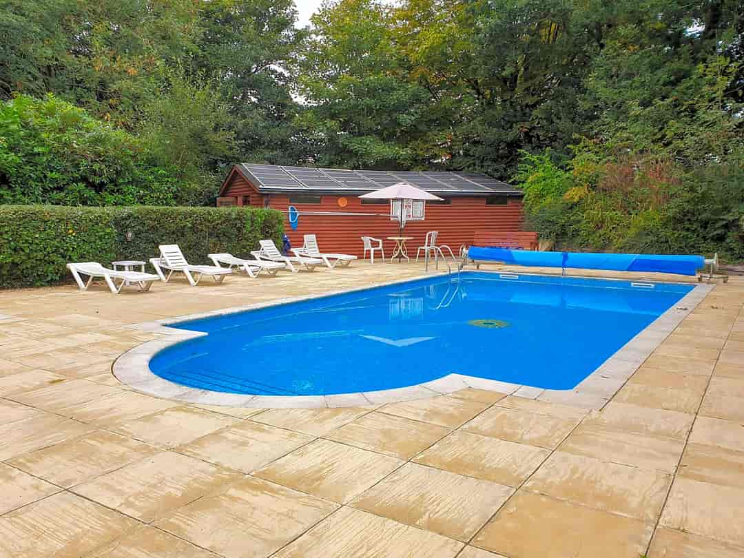 Southleigh Manor Holiday Park: View of the outdoor swimming pool