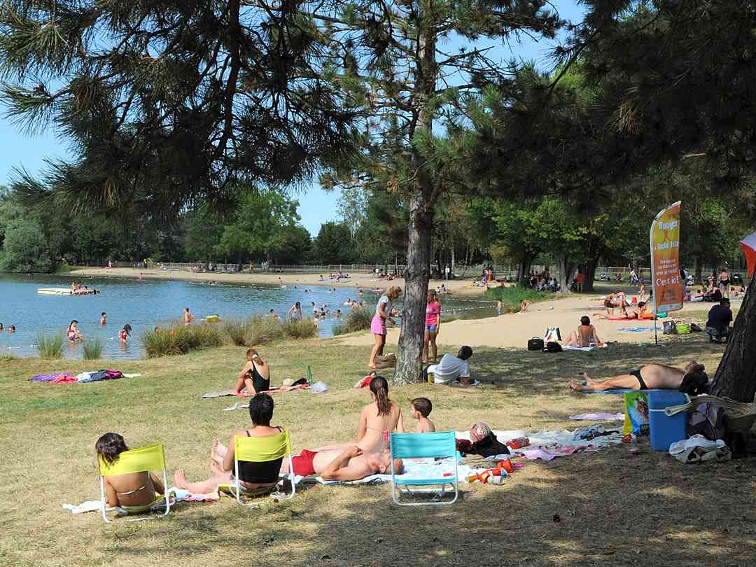 Camping Le Rochat Belle Isle Chateauroux Updated 2020 Prices Pitchup