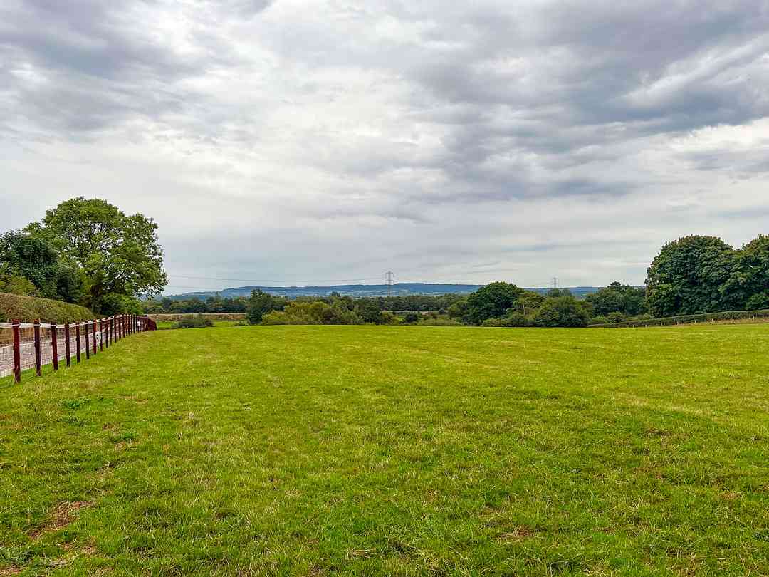 Herons Bank Caravan and Camping Site: Camping and caravanning field