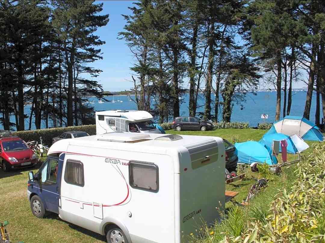 Camping Les Hortensias: Tourers welcome (photo added by melaniepitchup on 12/02/2021)