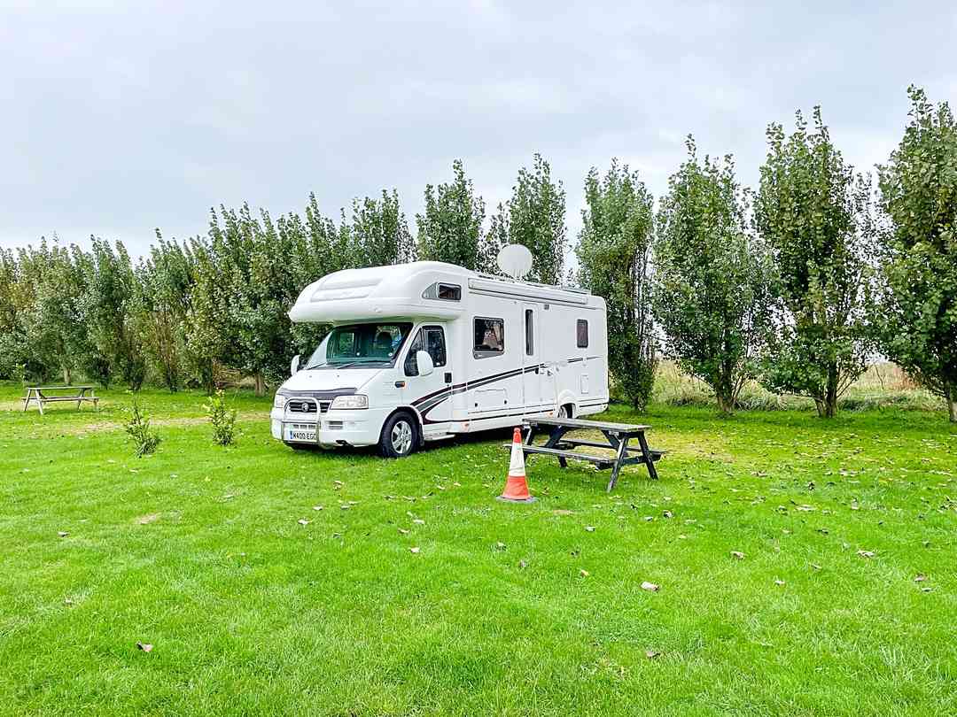 The Barn Caravan Park: Picnic table provided