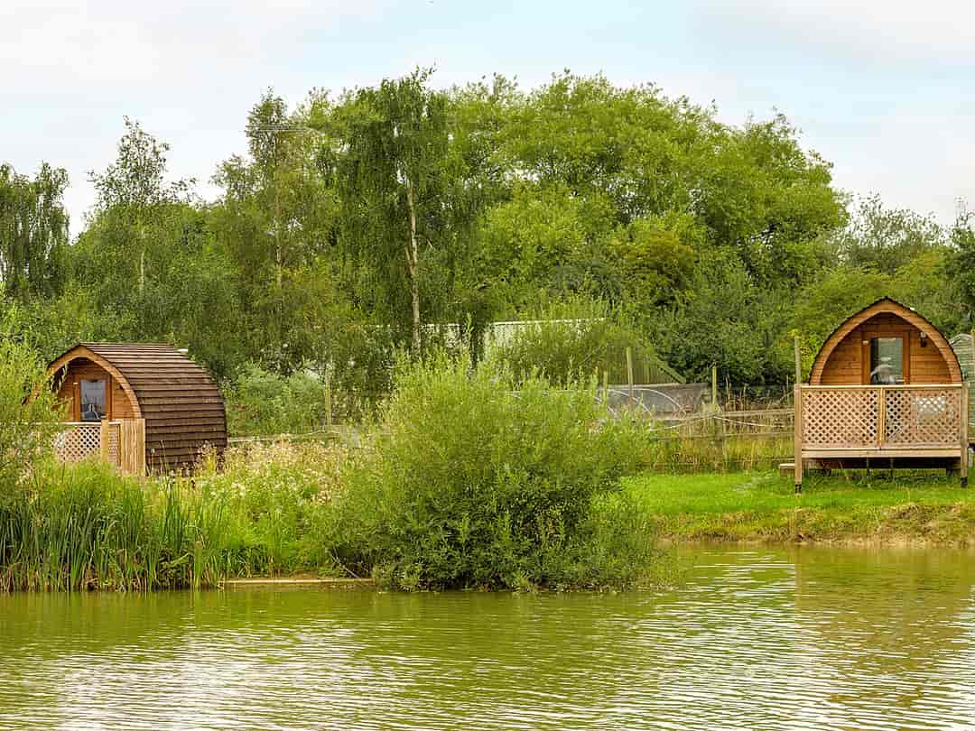 Seven Acre Farm Campsite: Pods by the lake