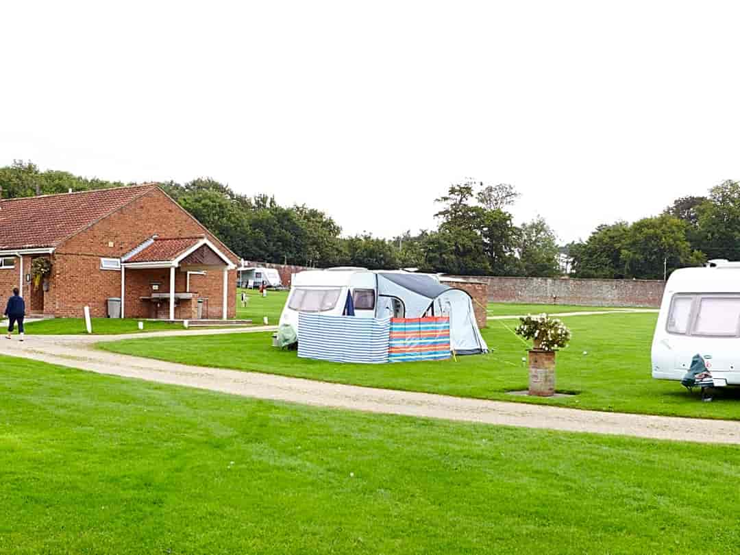 Thorpe Hall Caravan and Camping Site: Spacious pitches