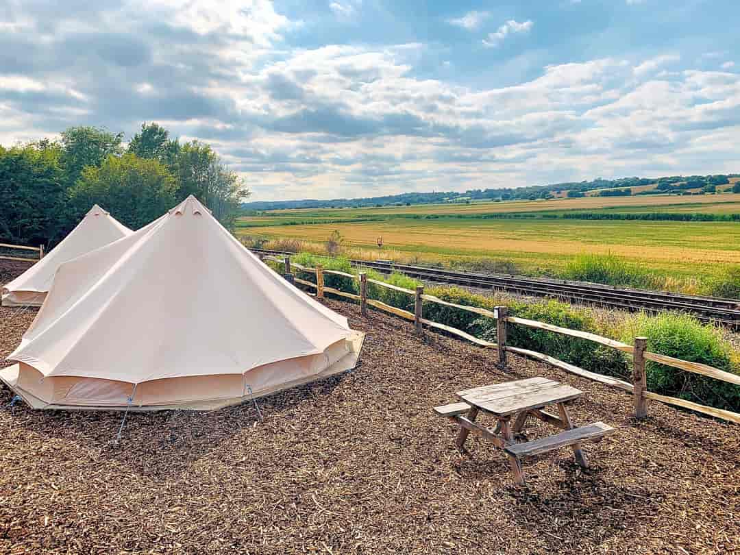 Rother Valley Caravan and Camping Park: The area for the bell tents looks stunning