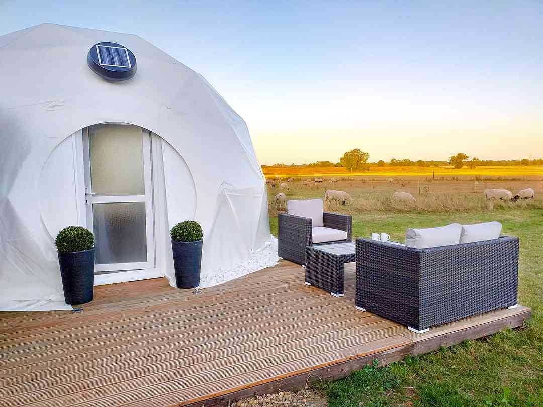 Gayton Farm: Dome deck and view (photo added by manager on 26/09/2022)