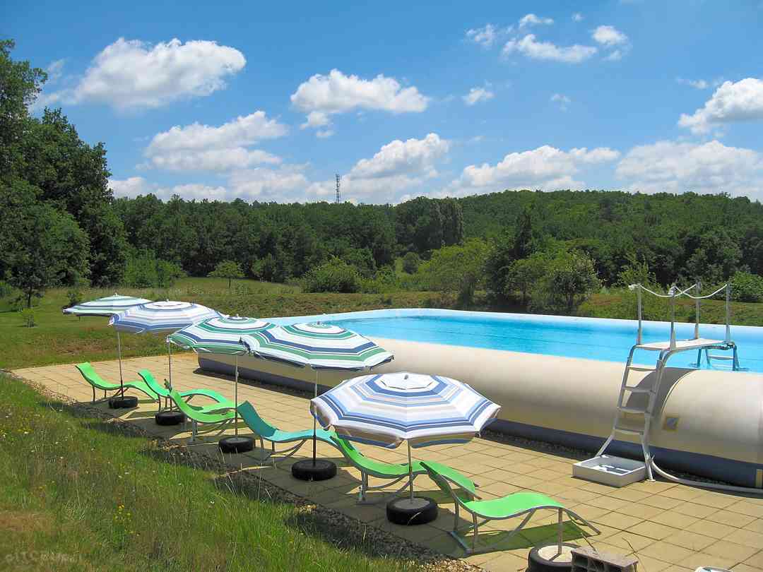 Camping Naturiste Le Coteau De L Herm Rouffignac Saint Cernin De Reilhac Tarifs 2020 Pitchup