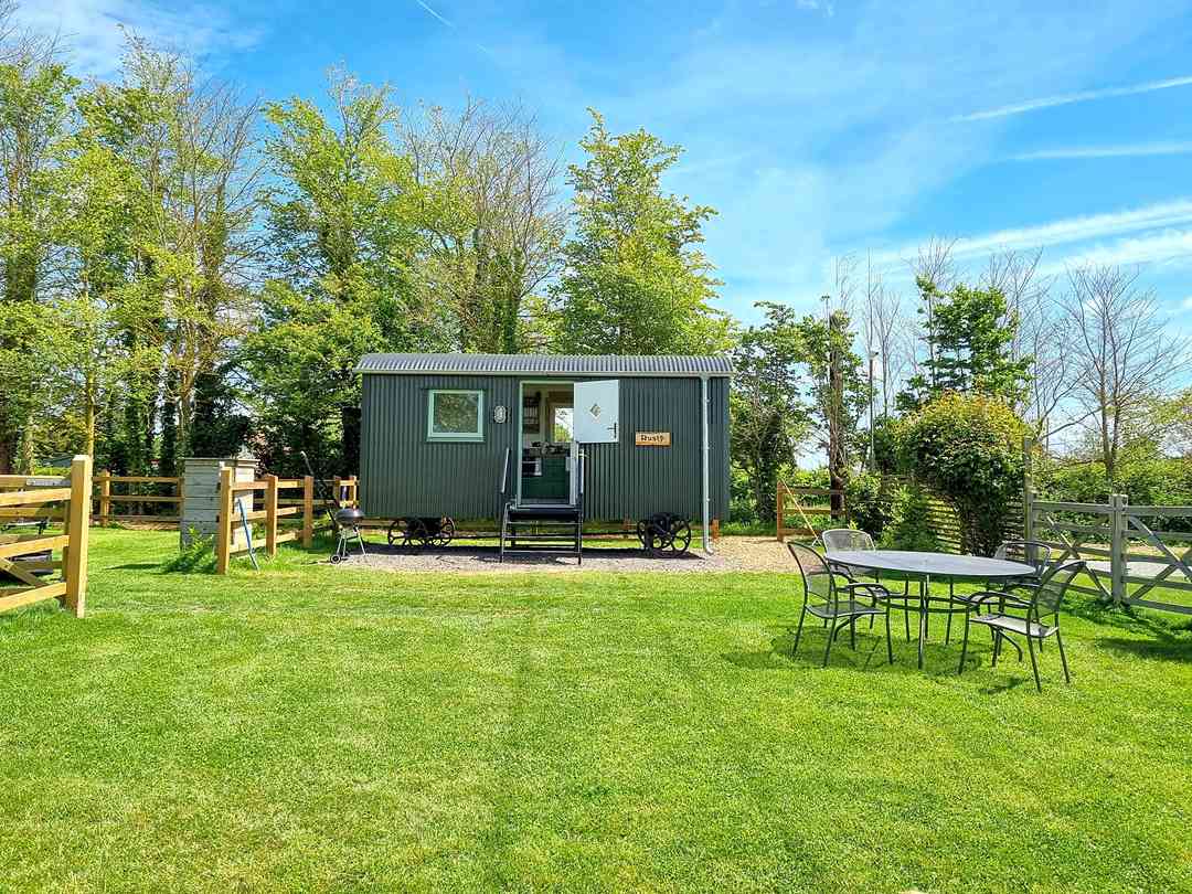 Bucket and Spade (fotografie přidána správcem na 06.09.2022) Bucket and Spade (fotografie přidána správcem na 06.09.2022)