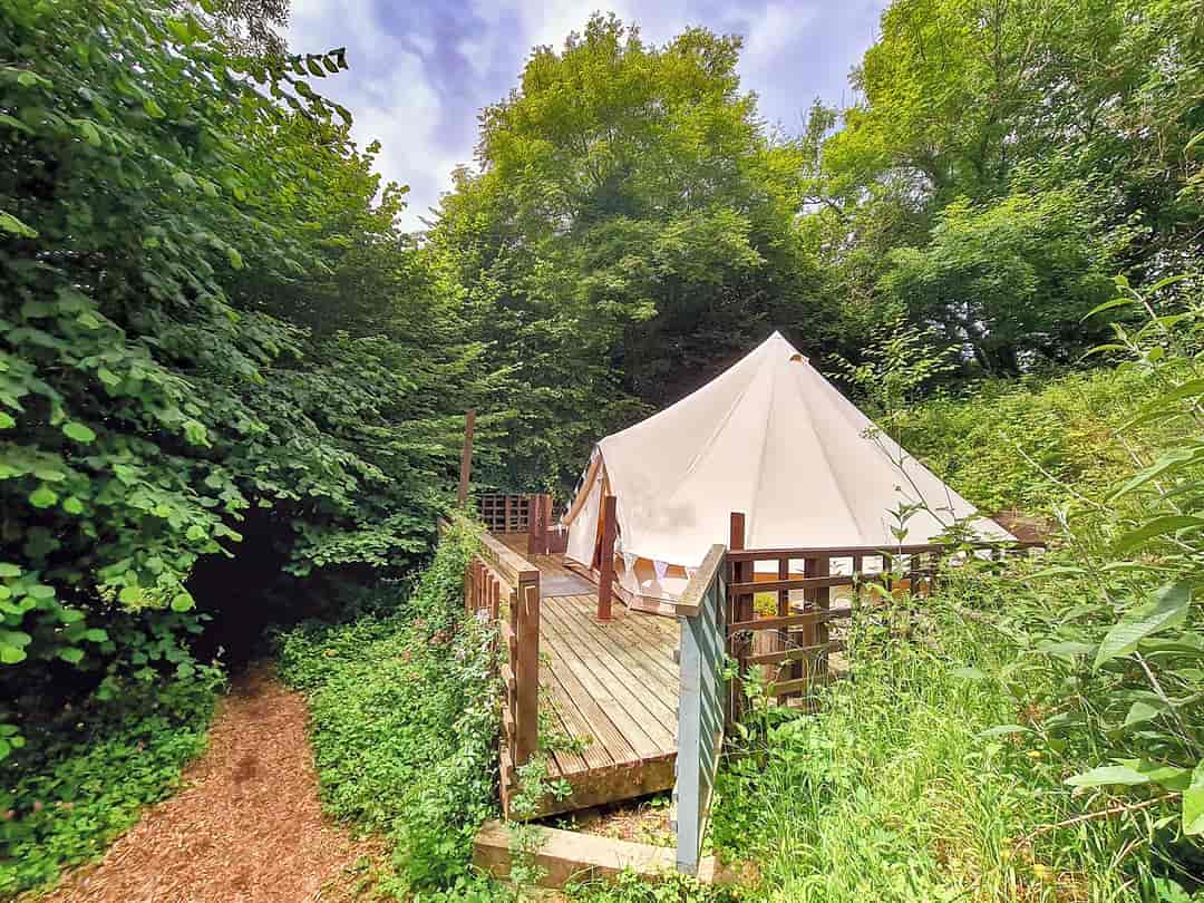 The Copper Pot Campsite: Lavender Bell tent, on her spacious deck, close to toilets, showers and kitchen
