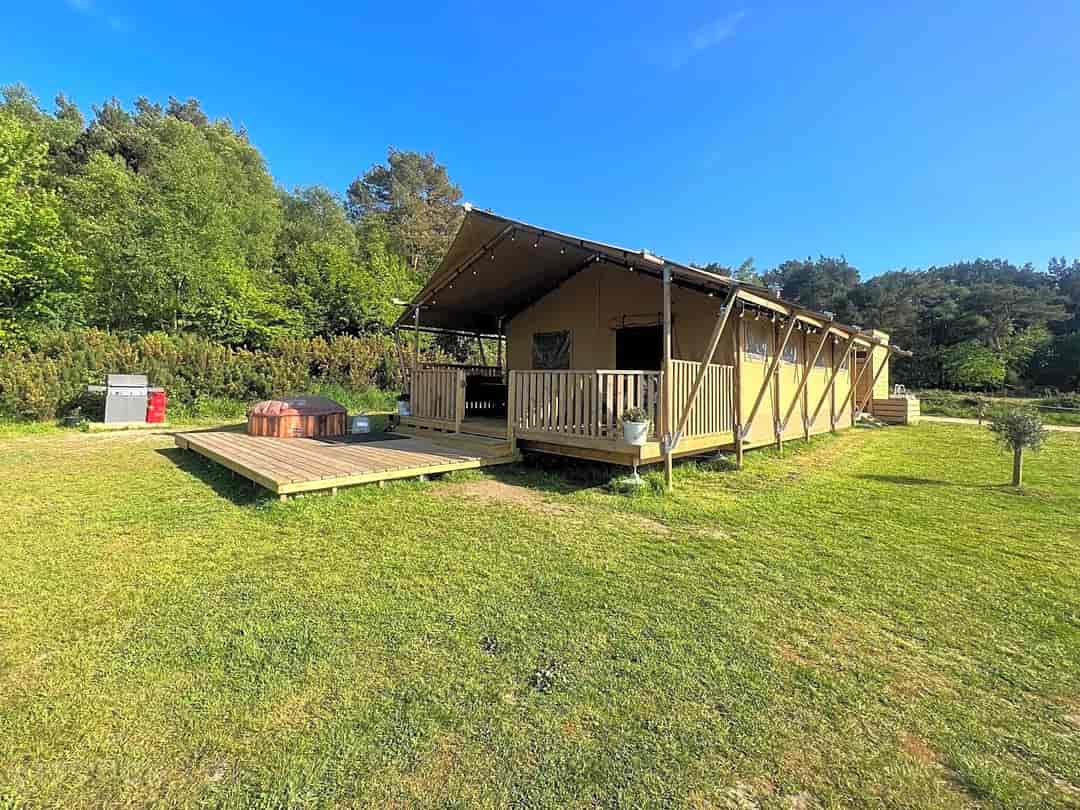 Max Events: Lodge with hot tub, barbecue and verandah