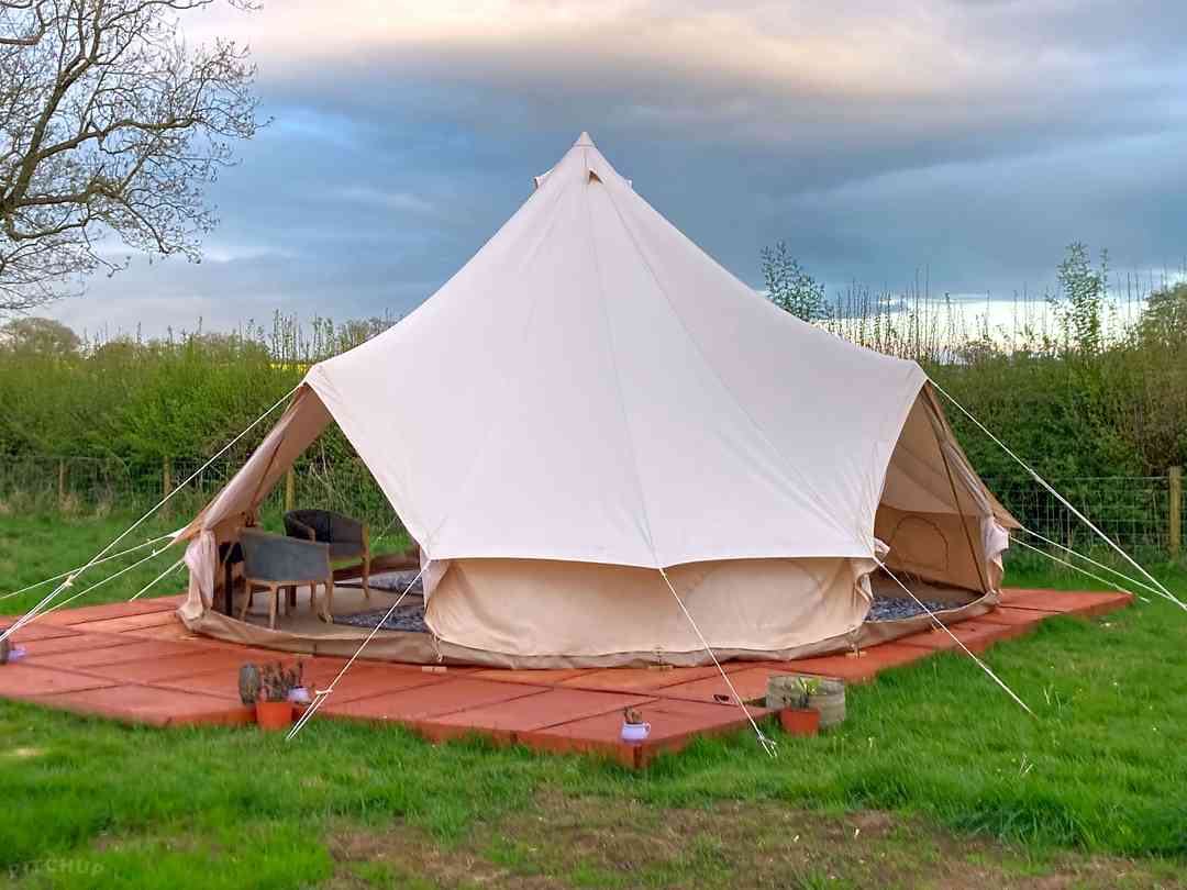 The Paddock at Hardwick: The spacious bell tent (photo added by manager on 29/08/2023)